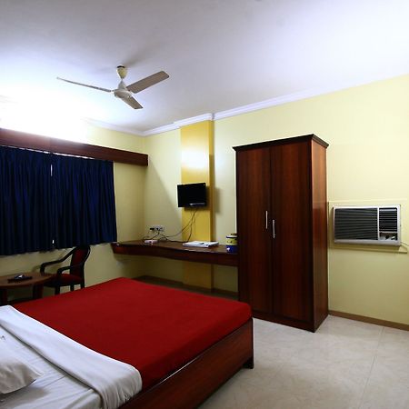 Hotel Deccan Park Пуна Экстерьер фото