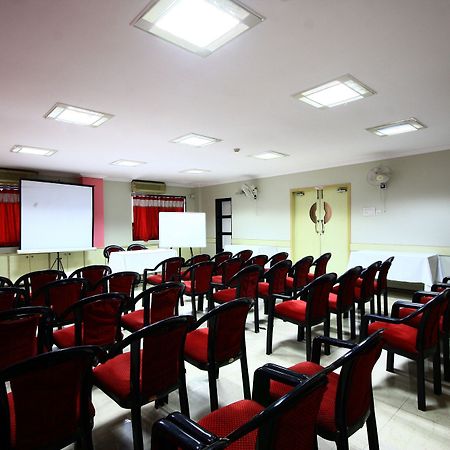 Hotel Deccan Park Пуна Экстерьер фото