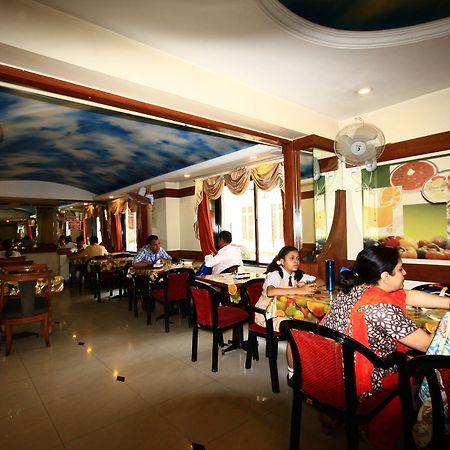 Hotel Deccan Park Пуна Экстерьер фото