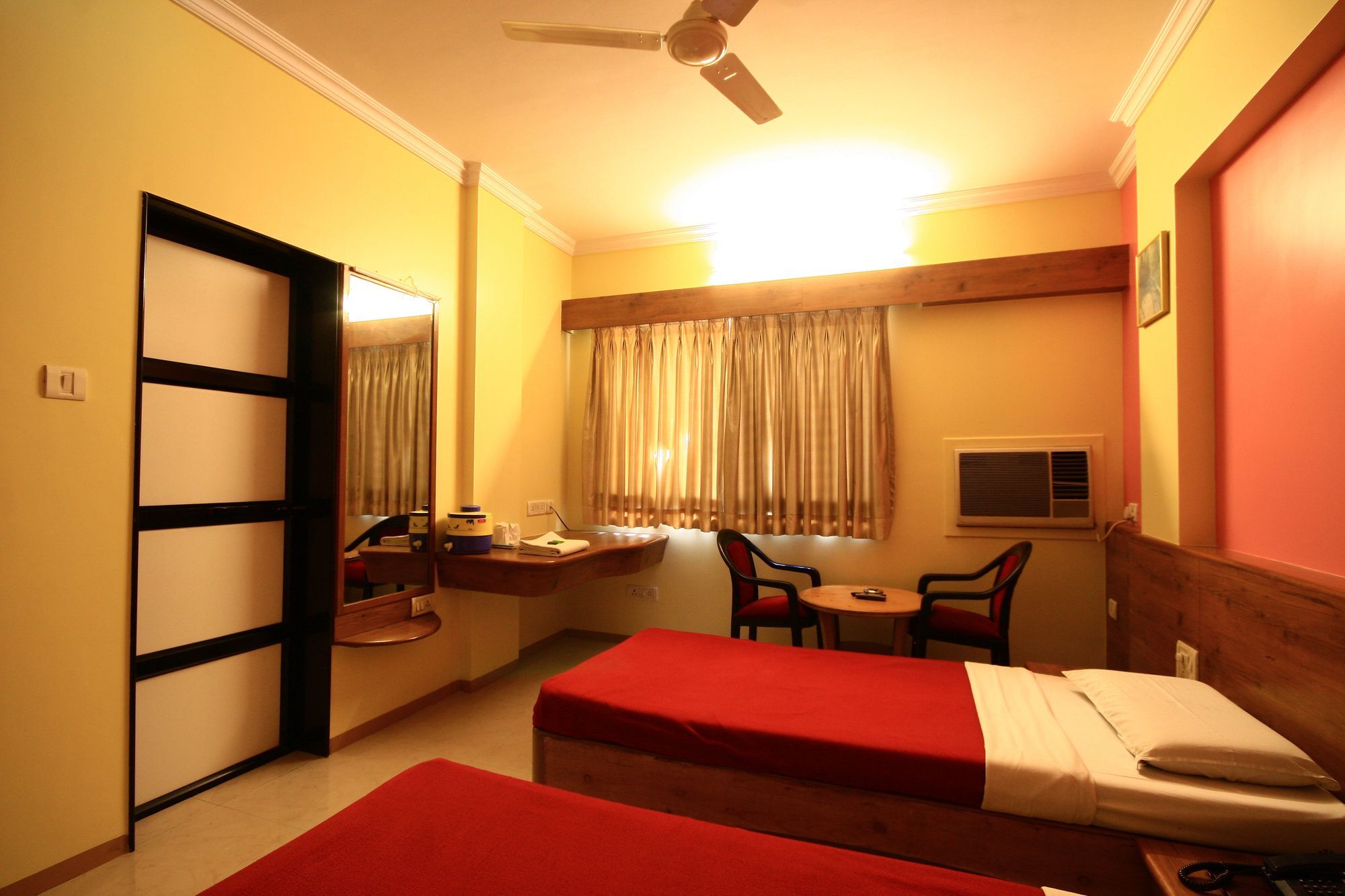 Hotel Deccan Park Пуна Экстерьер фото