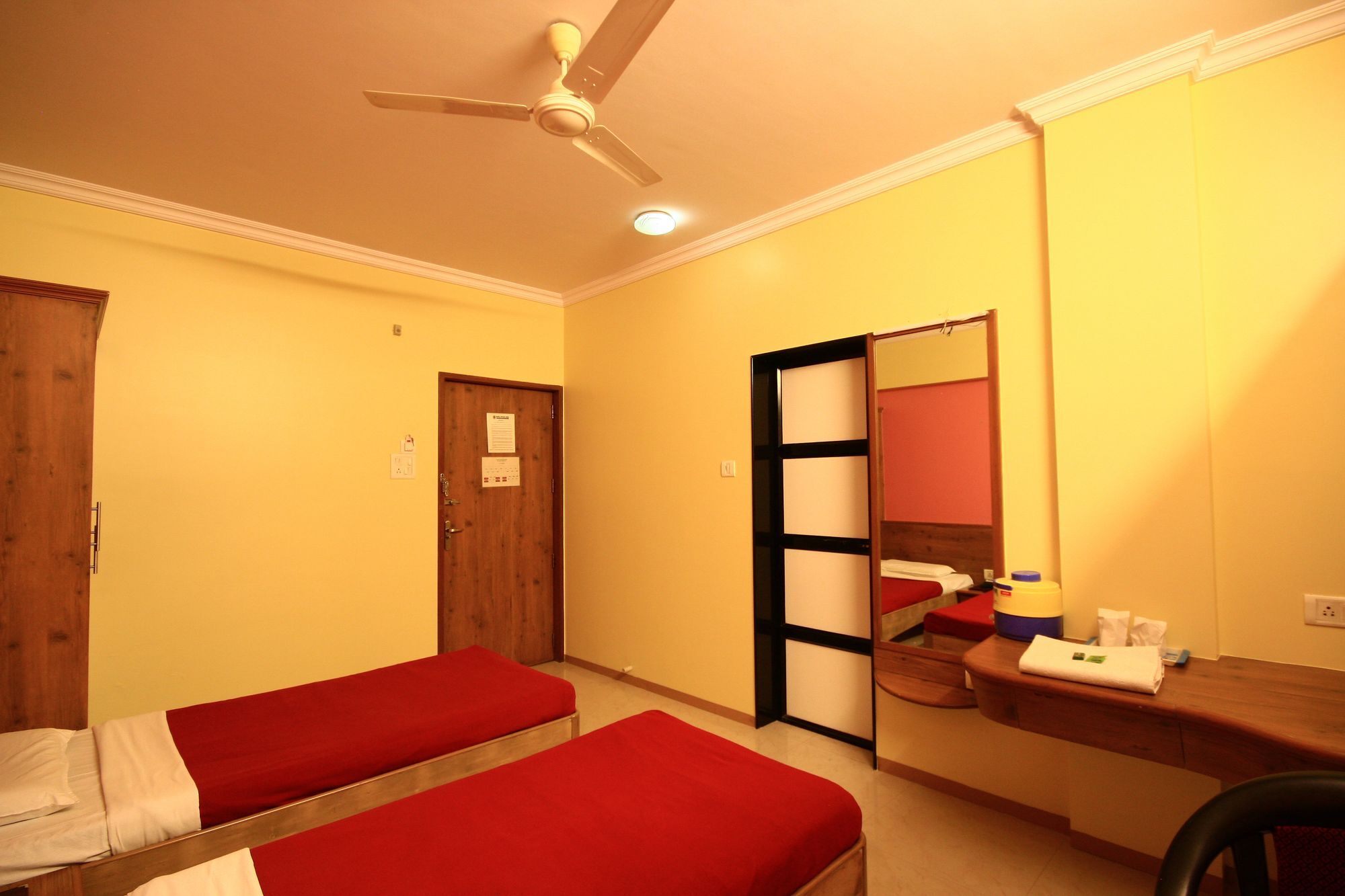 Hotel Deccan Park Пуна Экстерьер фото