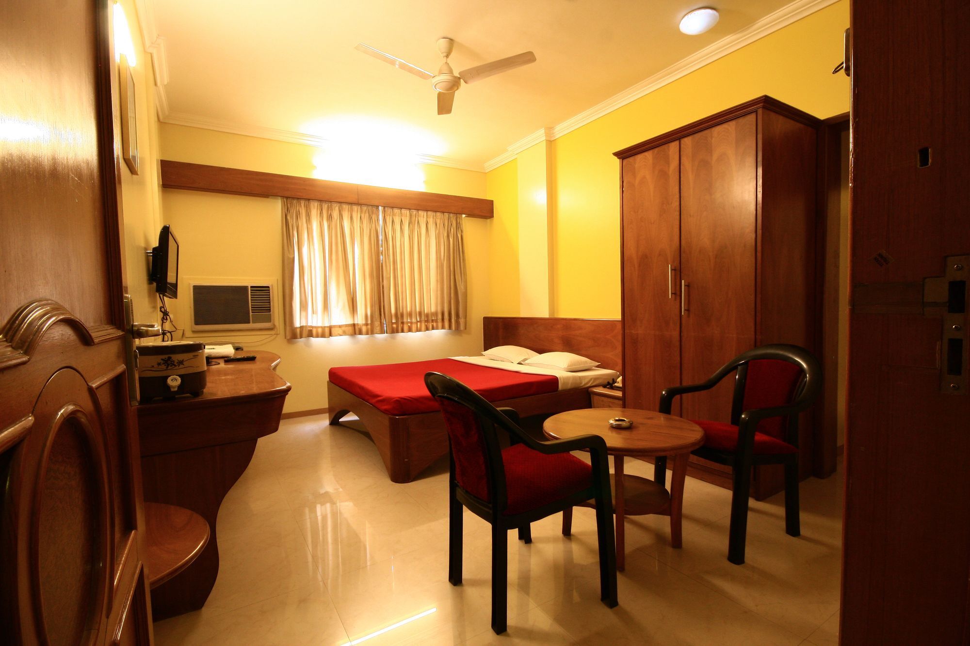 Hotel Deccan Park Пуна Экстерьер фото