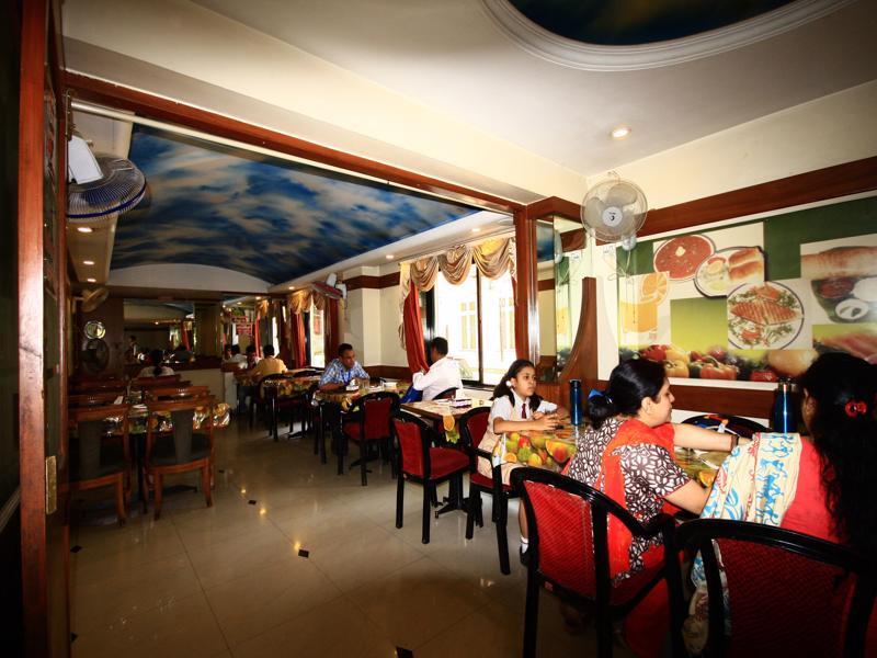 Hotel Deccan Park Пуна Экстерьер фото